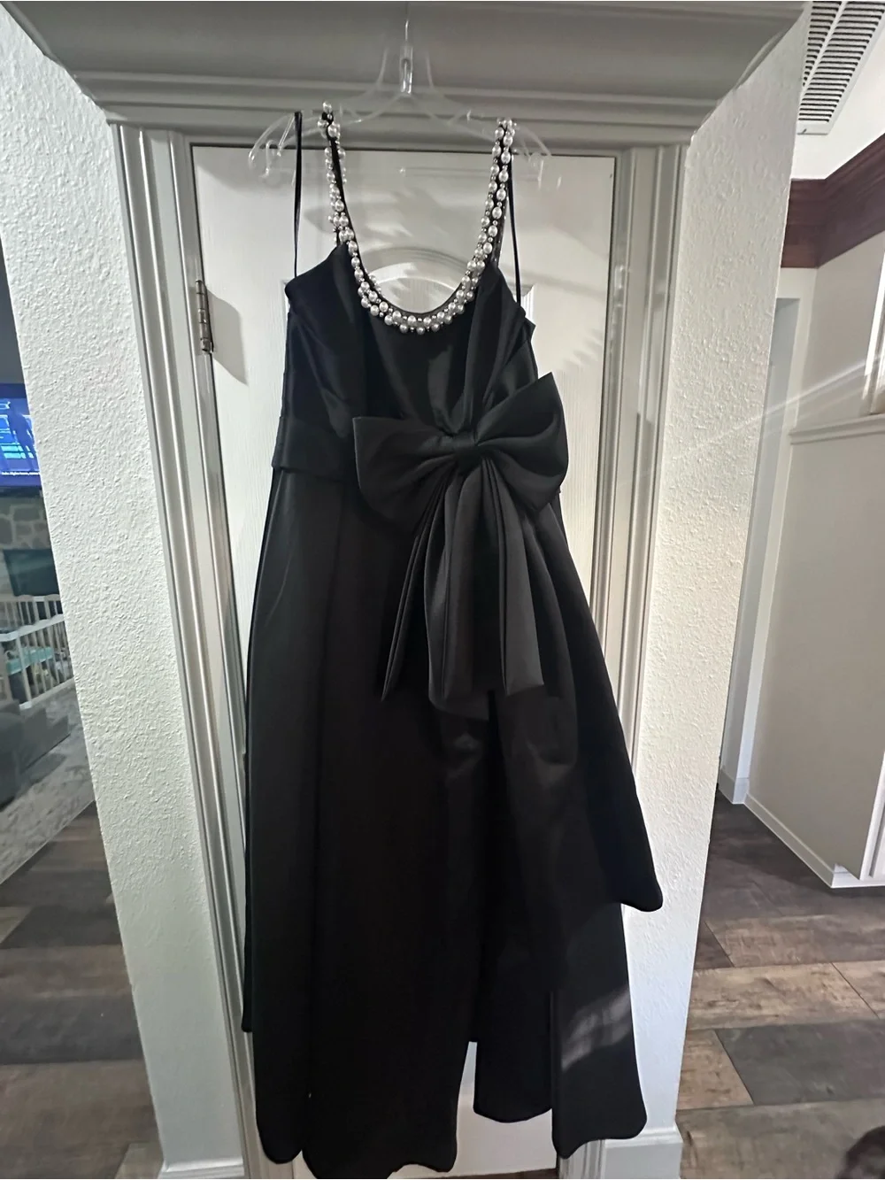 Mac Duggal Black Evening Gown with Jeweled Straps and Dramatic Bow - Picture 4 of 6